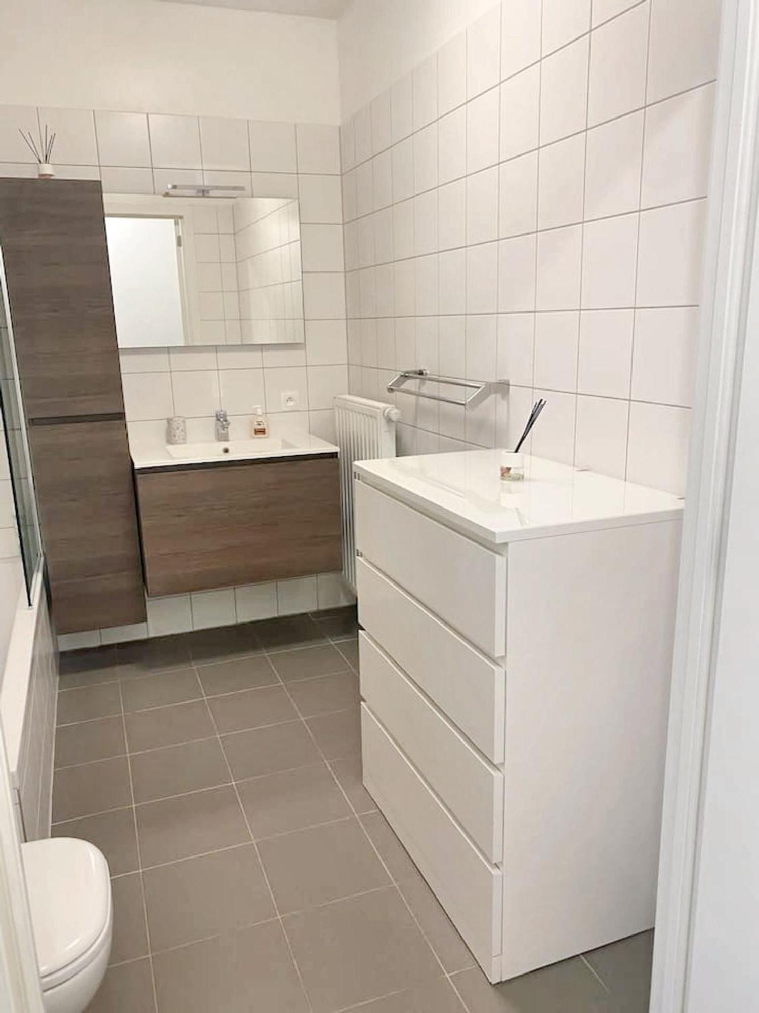 Modern Apartment In Cureghem Anderlecht 134 M² + Terrace Bruxelas Exterior foto